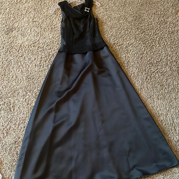 Black formal dress - Picture 1 of 3